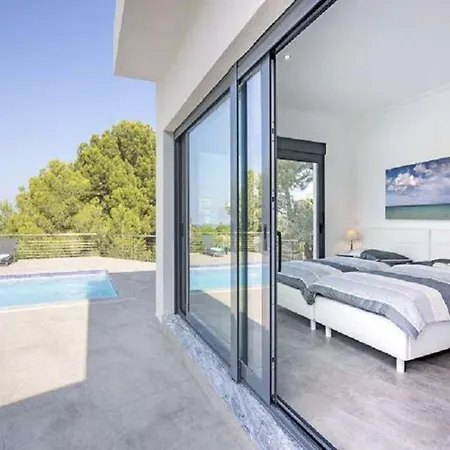 Deluxe Perseu * Denia